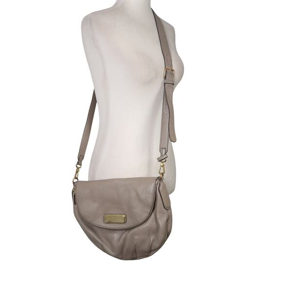 Marc by Marc Jacobs Natasha Taupe Tan Leather Crossbody Bag Purse - Picture 1 of 9